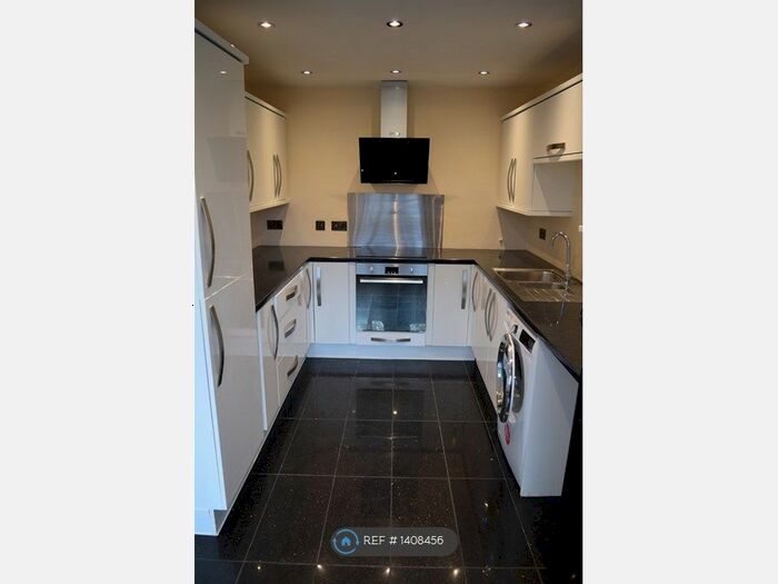 2 Bedroom Flat To Rent In Linden Close, Dunstable, LU5