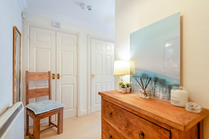 1 Bedroom Flat For Sale In Flat, The Ambassador, London Road, Sunningdale, SL5