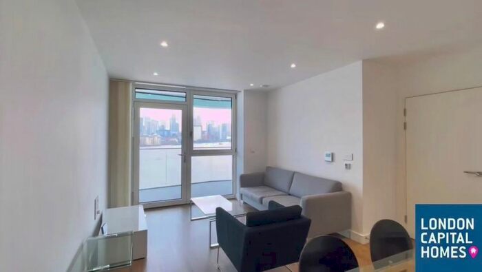 2 Bedroom Flat To Rent In Gordian Apartments, Cable Walk, London, SE10
