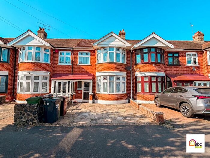 3 Bedroom Terraced House To Rent In Havering Gardens, Romford, RM6