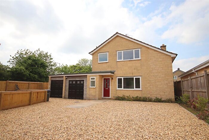 3 Bedroom Detached House For Sale In York Close, Chippenham, SN14