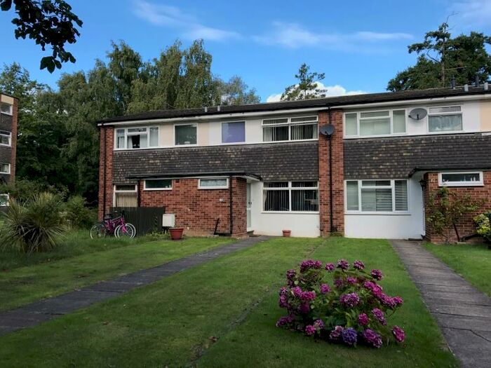 3 Bedroom Terraced House To Rent In Trafalgar Drive, Walton On Thames, Surrey, KT12