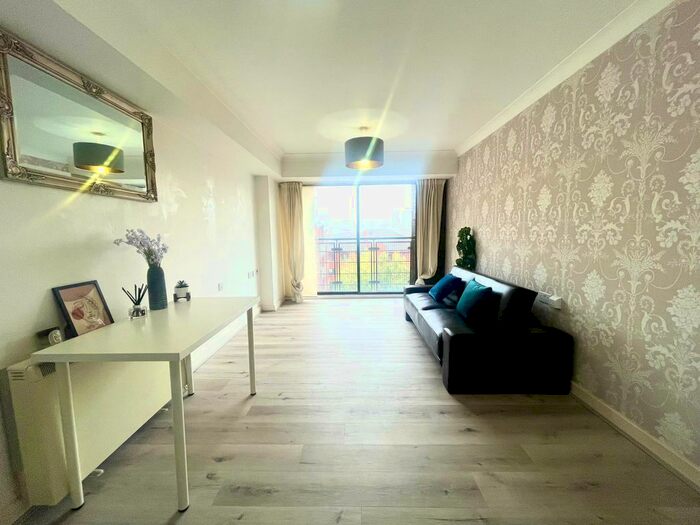 2 Bedroom Flat To Rent In Rea Place, Deritend, Birmingham, B12