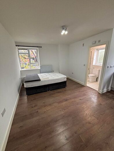 Studio To Rent In Colney Hatch Lane, N10