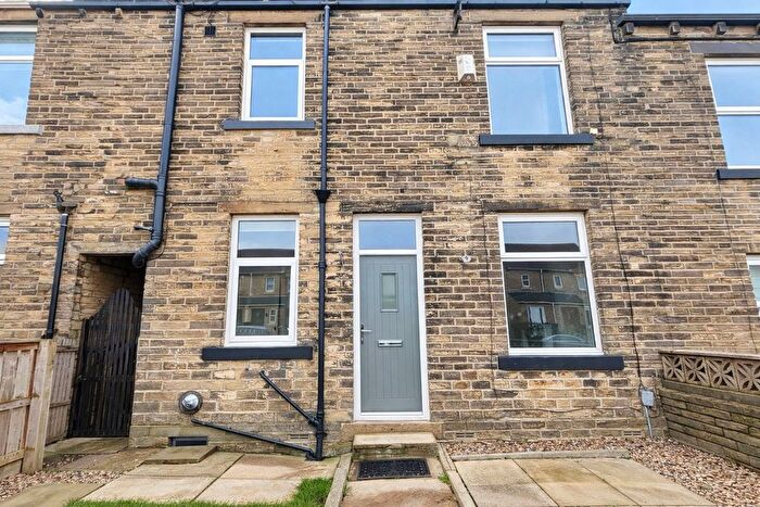 2 Bedroom Terraced House For Sale In Station Road, Clayton, Bradford, BD14