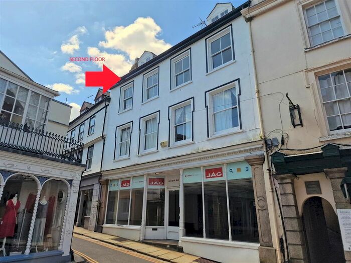 2 Bedroom Flat To Rent In High Street, Launceston, PL15