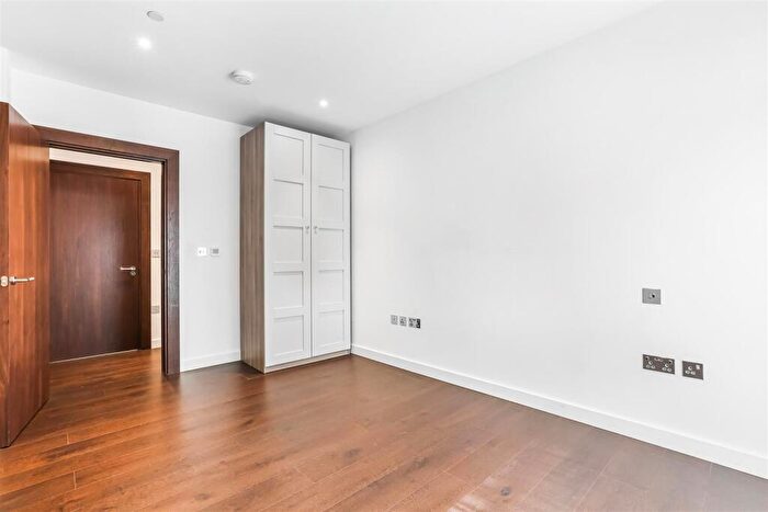 3 Bedroom Apartment For Sale In Malthouse Road, London, SW11