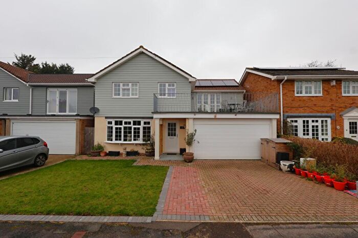 4 Bedroom Detached House For Sale In Woodpecker Close, Warblington, Havant, PO9