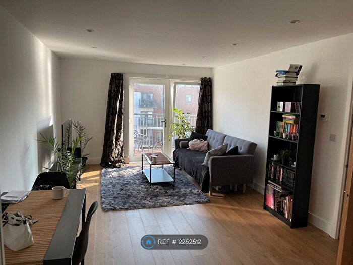 2 Bedroom Flat To Rent In Centenary Plaza, Southampton, SO19