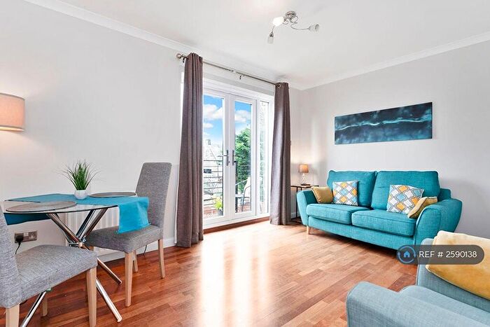 2 Bedroom Flat To Rent In Allan Court, Grangemouth, FK3