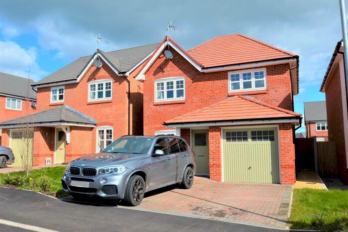 3 Bedroom Detached House For Sale In Clos Dyffryn Clwyd, Denbigh, LL16