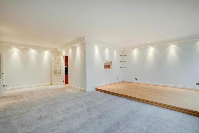 2 Bedroom Flat To Rent In Shepherds Hill, Highgate, N6