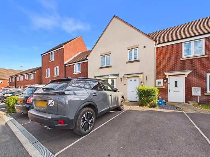 3 Bedroom Terraced House To Rent In Wharfside Close, Hempsted, GL2