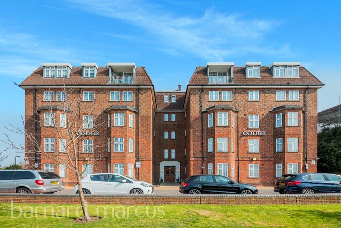 3 Bedroom Flat To Rent In Gunnersbury Avenue, London, W5