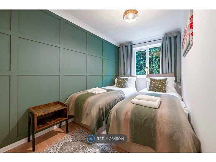 2 Bedroom Flat To Rent In Alphea Close, London, SW19