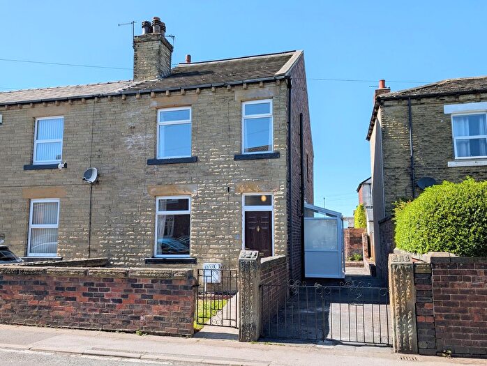 3 Bedroom End Of Terrace House To Rent In Church Street, Ossett, West Yorkshire, WF5