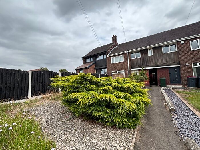 3 Bedroom Semi-Detached House For Sale In Bradstone Road, Rotherham, S65