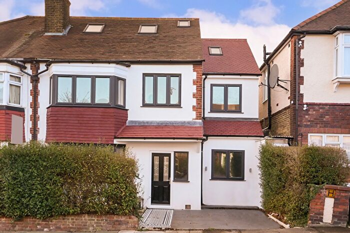 3 Bedroom Flat For Sale In Highview Road, Ealing, London, W13