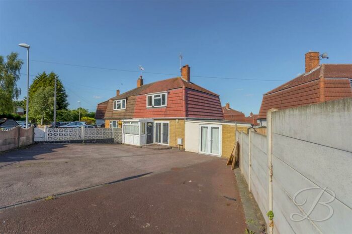 3 Bedroom Semi-Detached House For Sale In Sherwood Place, Clipstone Village, Mansfield, NG21