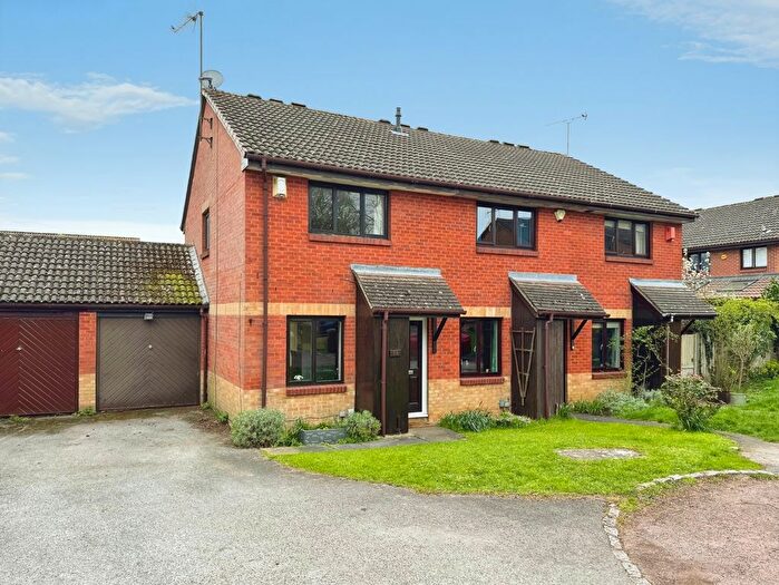 2 Bedroom End Terrace House For Sale In Bolwell Close, Twyford, Reading, RG10