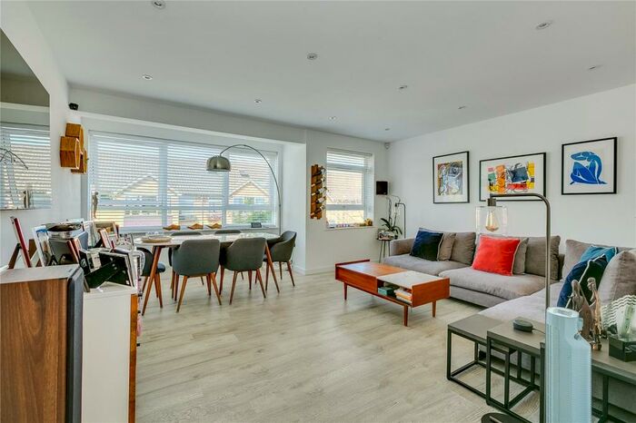 4 Bedroom Maisonette To Rent In Gay Close, London, NW2