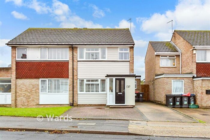 3 Bedroom Semi Detached House For Sale In Rumfields Road, Broadstairs, Kent, CT10