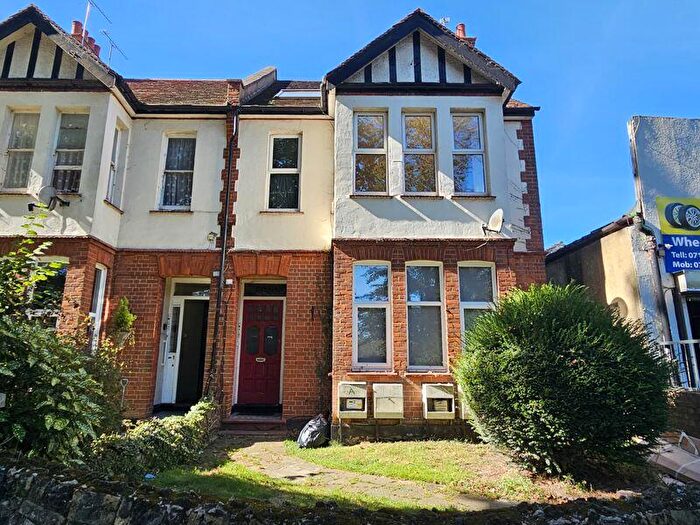 1 Bedroom Flat To Rent In Victoria Avenue, Southend-On-Sea, SS2