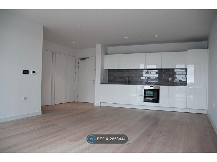 2 Bedroom Flat To Rent In Nautical Drive, London, E16