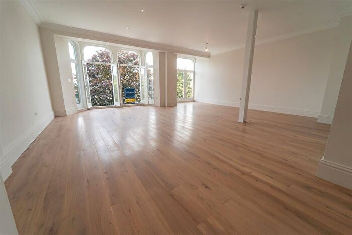 3 Bedroom Flat For Sale In Mumbles Road, Mumbles, Swansea, SA3