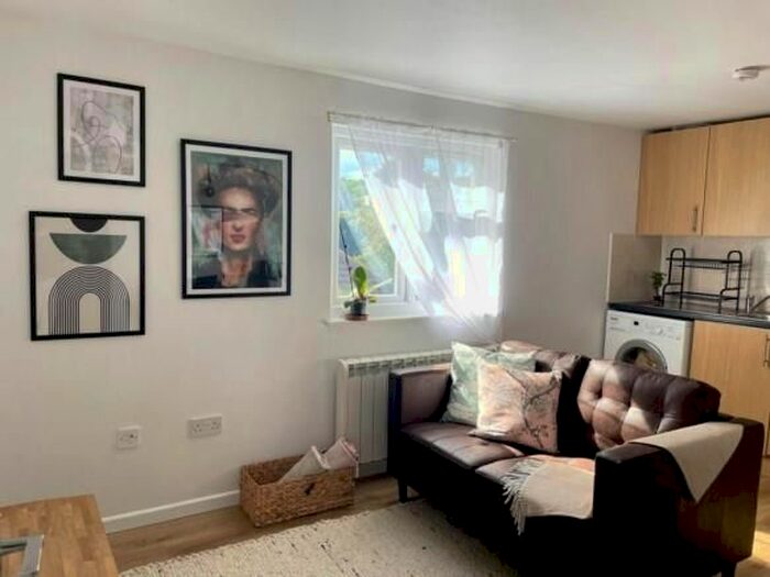 2 Bedroom Flat To Rent In Conway Road, Whitton, Hounslow, TW4