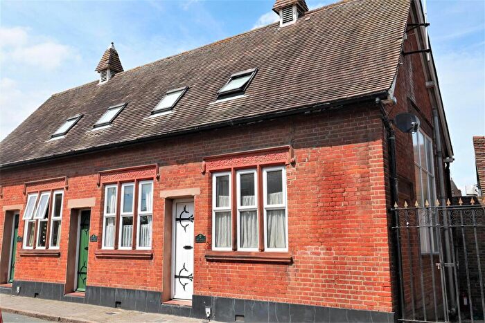 1 Bedroom End Of Terrace House To Rent In Lord Street, Hoddesdon, EN11