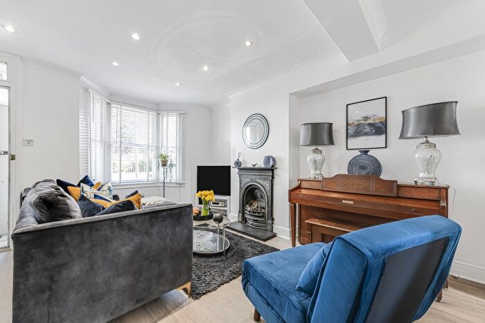 2 Bedroom Detached House To Rent In Brunswick Park Road, London, N11