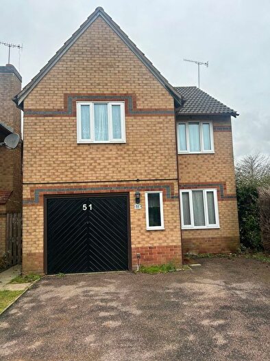 3 Bedroom Semi-Detached House To Rent In Dovedale, Luton, LU2