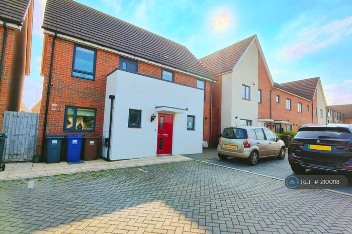 4 Bedroom Detached House To Rent In Brinson Way, Aveley, South Ockendon, RM15