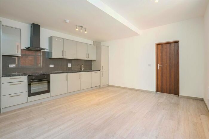 1 Bedroom Flat To Rent In Ravenscliffe Avenue, Bradford, BD10