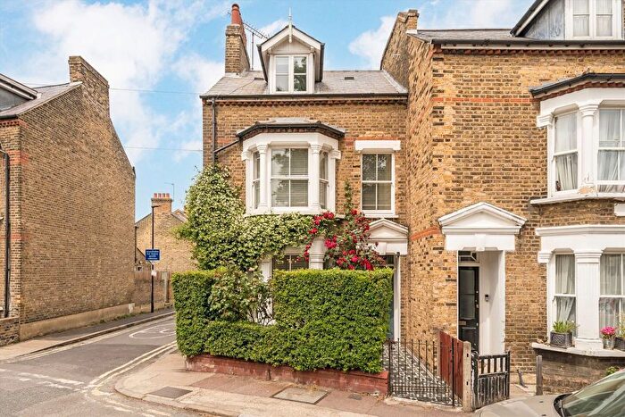 4 Bedroom End Of Terrace House For Sale In Old Woolwich Road, Greenwich, SE10