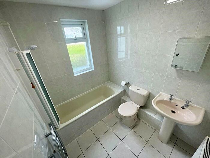 2 Bedroom Bungalow To Rent In Park Crescent, Addingham, Ilkley, West Yorkshire, Uk, LS29