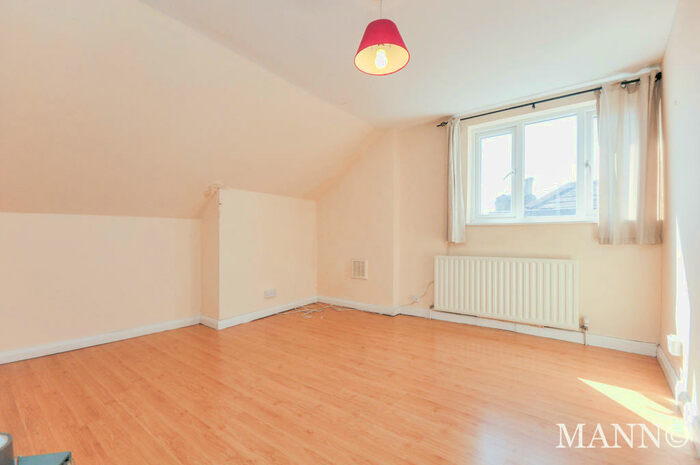 2 Bedroom Flat To Rent In Devonshire Road, Forest Hill, SE23