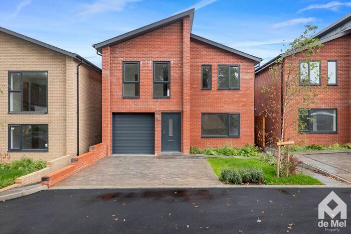 4 Bedroom Detached House For Sale In Dunstan Glen, Churchdown, Gloucester, GL3