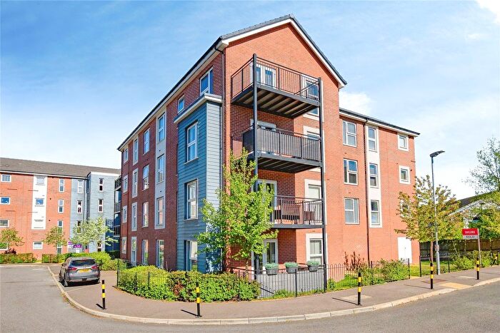 2 Bedroom Flat For Sale In Dukeminster Road, Dunstable, Bedfordshire, LU5