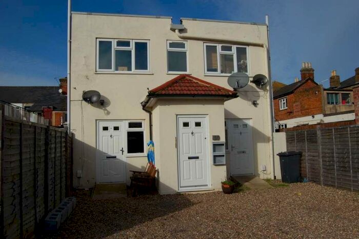 2 Bedroom Apartment To Rent In Addlestone, KT15