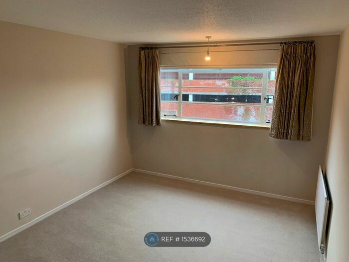 2 Bedroom Flat To Rent In Sheen Road, Richmond, TW9