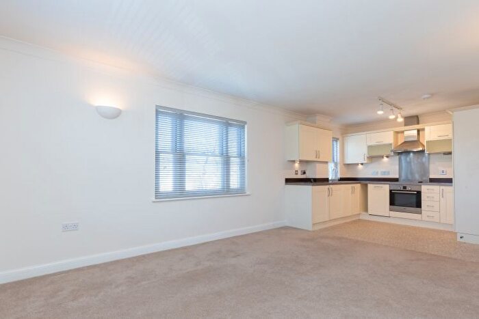 2 Bedroom Flat To Rent In Mill Walk, Witney, OX28