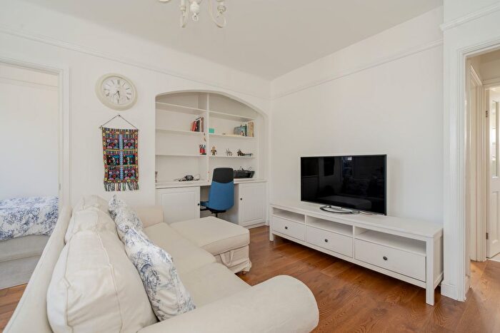 2 Bedroom Flat For Sale In Mortimer Crescent, London, NW6