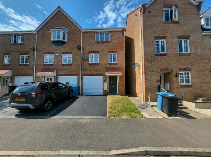 3 Bedroom Terraced House To Rent In Linn Park, Kingswood, Hull, HU7