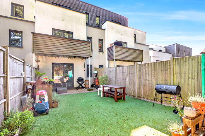 2 Bedroom Apartment For Sale In Burgess Hill, West Sussex, RH15