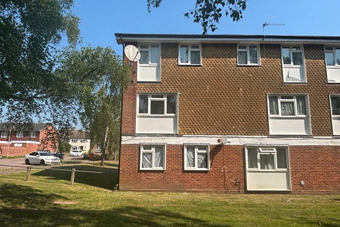 3 Bedroom Maisonette For Sale In Maple Court, Englefield Green, Egham, Surrey, TW20