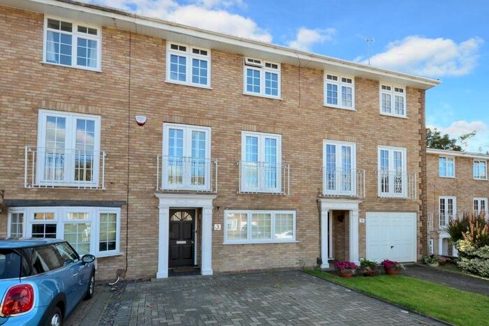 3 Bedroom Terraced House To Rent In Selsdon Close, Surbiton, KT6