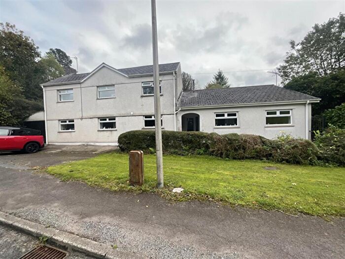 4 Bedroom Detached House For Sale In Cwmgwili, Llanelli, SA14