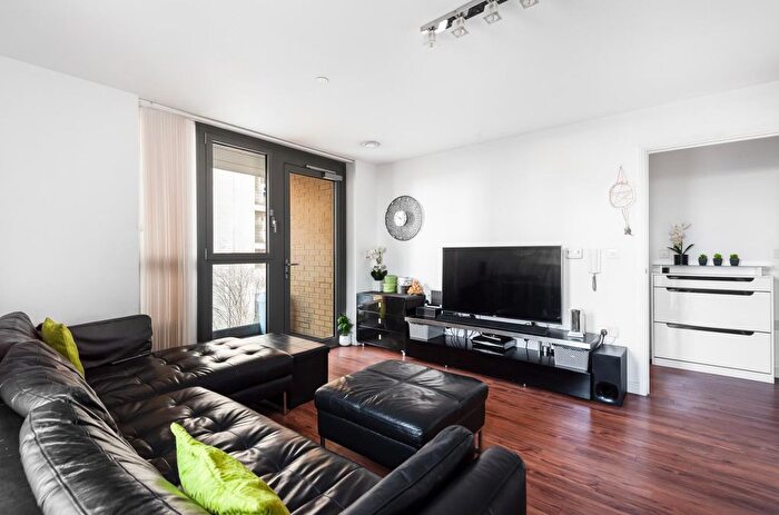 2 Bedroom Flat For Sale In Elmira Street, London, SE13